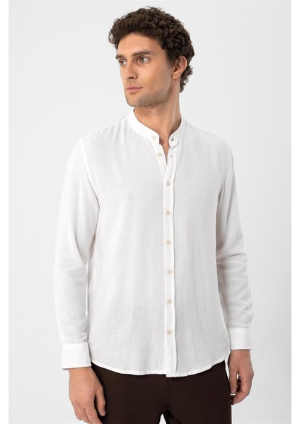Beyaz Hakim Yaka Erkek Gömlek fırsatları