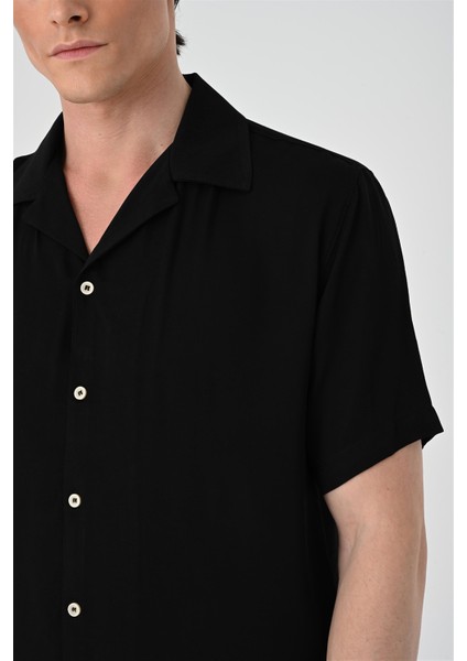 Siyah Apaş Yaka Oversize Kısa Kollu Erkek Gömlek fırsatları