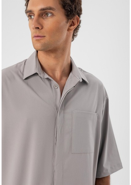 Açık Gri Oversize Gizli Düğme Kısa Kollu Erkek Gömlek