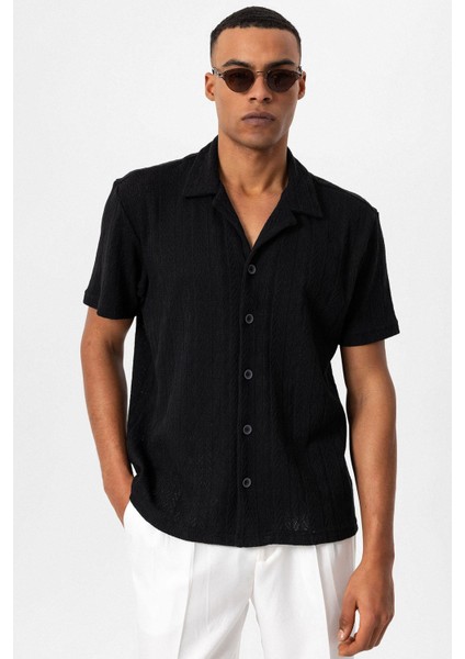 Siyah Apaş Yaka Örme Desenli Erkek Gömlek