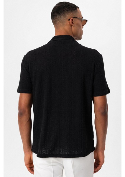 Siyah Apaş Yaka Örme Desenli Erkek Gömlek
