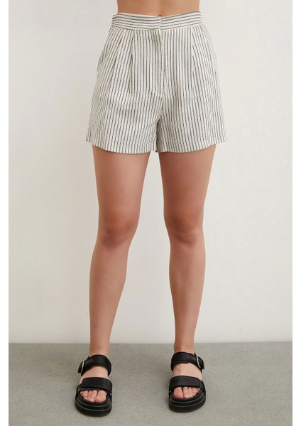 Çizgili Cepli Şort Bej fiyatları