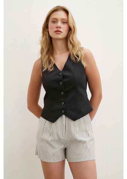 Çizgili Cepli Şort Bej modelleri