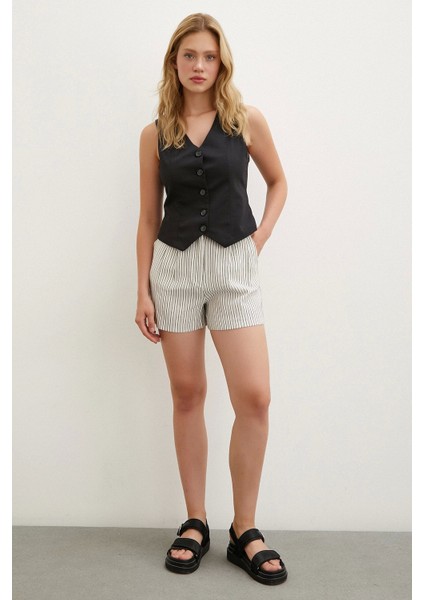 Çizgili Cepli Şort Bej fırsatları