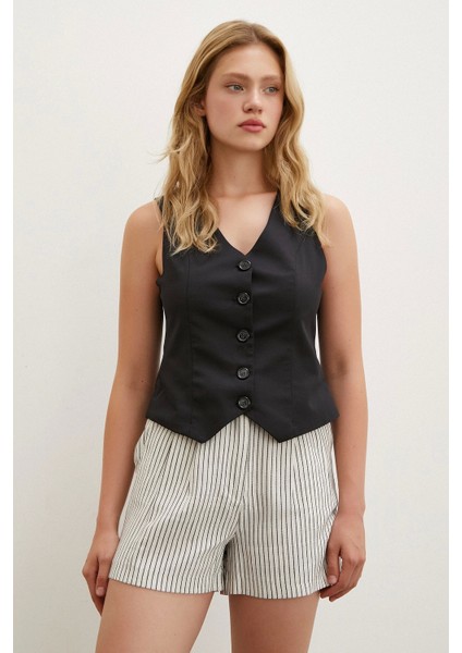 Çizgili Cepli Şort Bej indirimleri