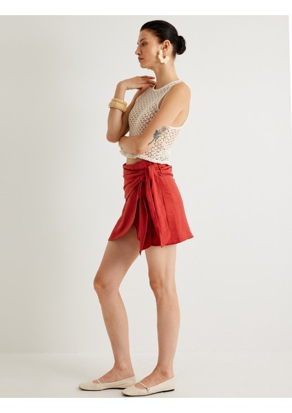 x Melis Ağazat Kruvaze Mini Etek Yandan Bağlama Detaylı Dokulu Slim Fit