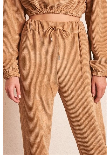 Kadın Takım Jogger Crop Bel Kol Paça Lastikli Bel Kordon Bağlama Cepli Kadife Kumaş/sütlü Kahve modelleri