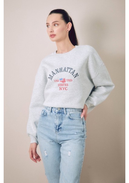 Manhattan Nakışlı Bisiklet Yaka Sweatshirt