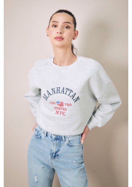 Manhattan Nakışlı Bisiklet Yaka Sweatshirt