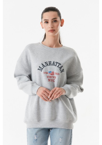 Manhattan Nakışlı Bisiklet Yaka Sweatshirt