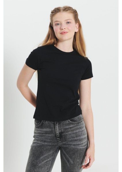 Slim Fit Dar Kesim Pamuklu Esnek Bisiklet Yaka Tişört