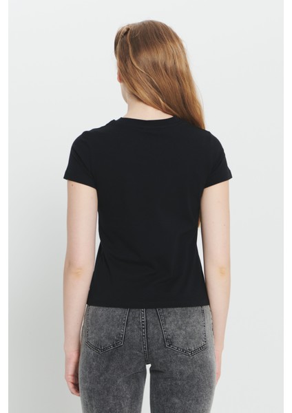 Slim Fit Dar Kesim Pamuklu Esnek Bisiklet Yaka Tişört