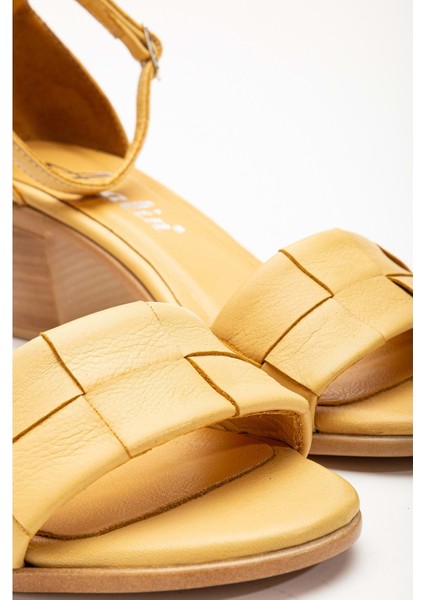 Kadın Hakiki Deri Bilekten Bağlı Topuklu Sandalet Sarı fırsatları