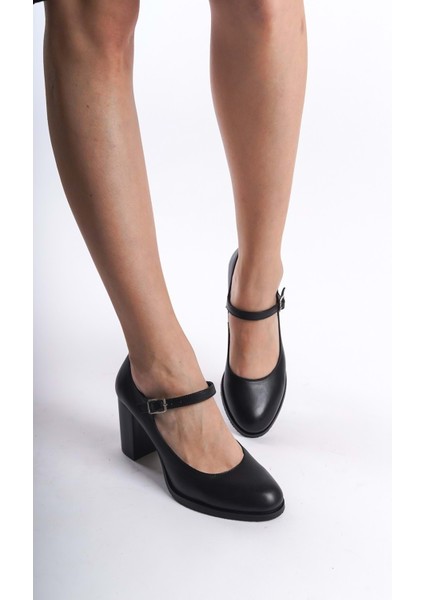 Kadın Hakiki Deri Bantlı Topuklu Ayakkabı Siyah