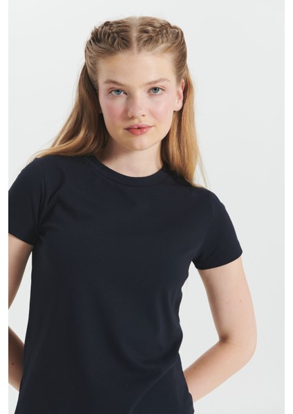 Slim Fit Dar Kesim Pamuklu Esnek Bisiklet Yaka Tişört