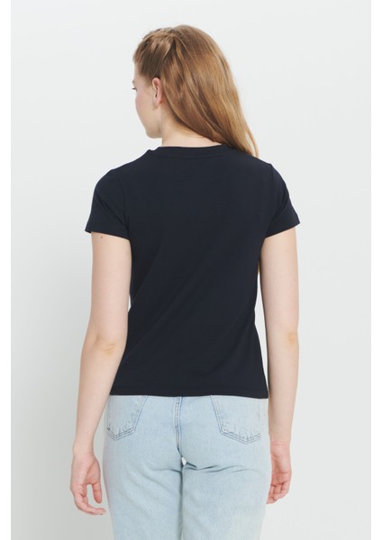 Slim Fit Dar Kesim Pamuklu Esnek Bisiklet Yaka Tişört