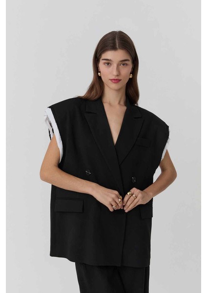 Garni Detaylı Sırt Dekolteli Yelek Siyah