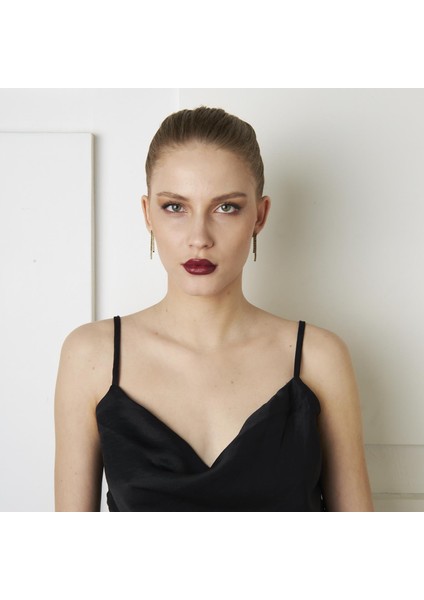 Siyah Taşlı Su Yolu Küpeleri fırsatları