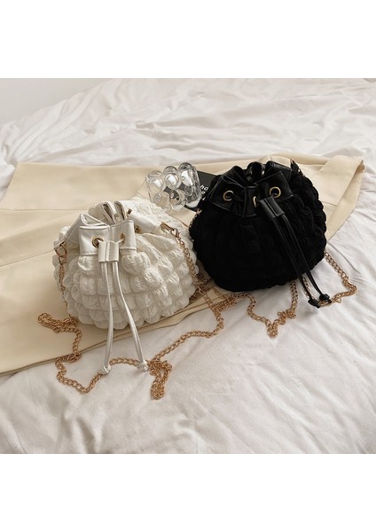 2024 Yaz Üst Düzey Niş Bulut Çanta Kadın Popüler Şanslı Çanta Kadınlar Için Pilili Omuz Çantası Moda Stil Crossbody Çanta (Yurt Dışından) fiyatları