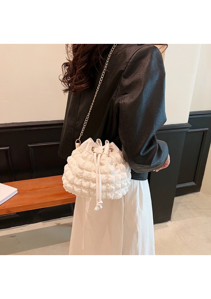 2024 Yaz Üst Düzey Niş Bulut Çanta Kadın Popüler Şanslı Çanta Kadınlar Için Pilili Omuz Çantası Moda Stil Crossbody Çanta (Yurt Dışından) modelleri