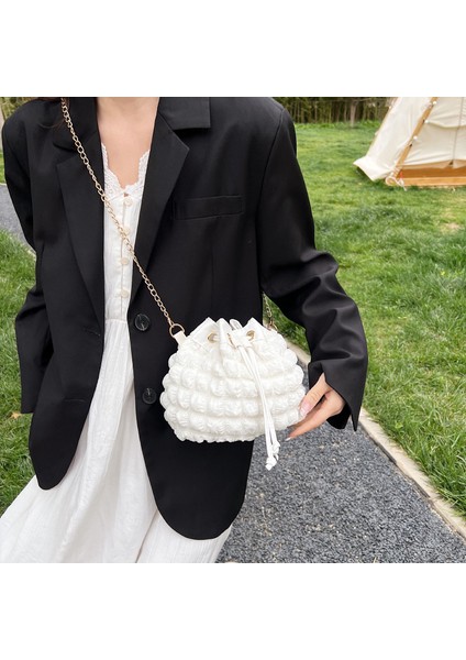 2024 Yaz Üst Düzey Niş Bulut Çanta Kadın Popüler Şanslı Çanta Kadınlar Için Pilili Omuz Çantası Moda Stil Crossbody Çanta (Yurt Dışından) indirimleri
