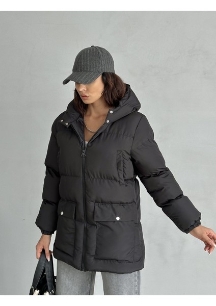 Puffer 4 Cep Detaylı Kapüşonlu Şişme Mont