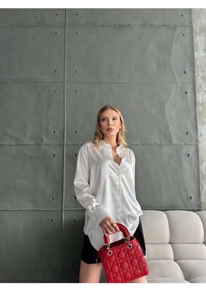 Kadın Oversize Düğmeli Parlak Saten Gömlek