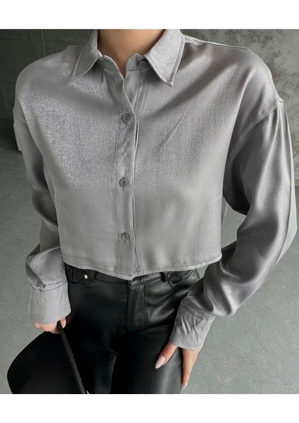 Kadın Parlak Simli Kısa Oversize Basic Parlak Saten Gömlek Yeni Sezon Crop Saten Gömlek