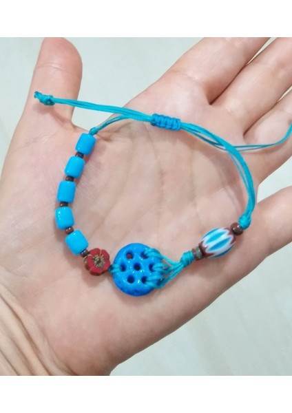 Küçük Süryani Nazar Boncuklu Kırmızı Çek Cam Çiçek ve Seramik Boncuklu Bileklik indirimleri