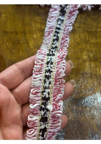En 3 cm Çift Tarafı Püsküllü Triko Örme Şerit Dikiş Aksesuarı (1 Metre9