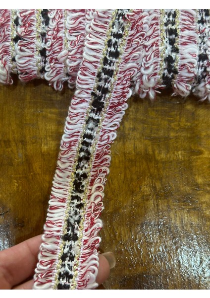 En 3 cm Çift Tarafı Püsküllü Triko Örme Şerit Dikiş Aksesuarı (1 Metre9