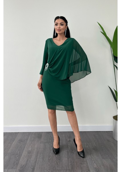 Atlas Kumaş Şifon Broş Detaylı Kalem Elbise - Zümrüt Yeşil fiyatları