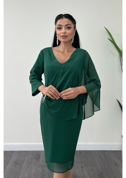 Atlas Kumaş Şifon Broş Detaylı Kalem Elbise - Zümrüt Yeşil fırsatları