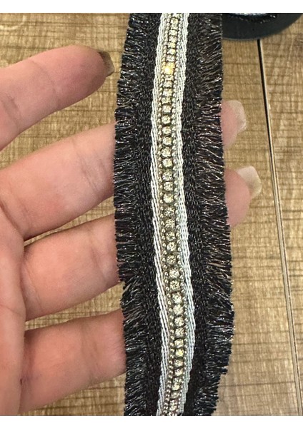 En 3 cm Zirkon Taşlı Püsküllü Şerit Dikiş Giyim Aksesuarı (1 Metre ) fiyatları