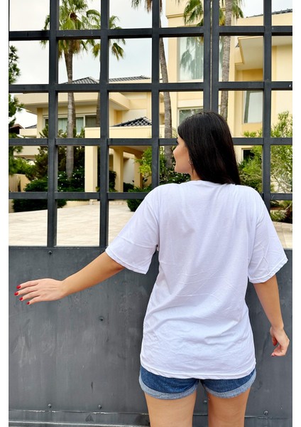 Beyaz Renk Love Baskı Nakış Desenli Oversize T-Shirt fiyatları