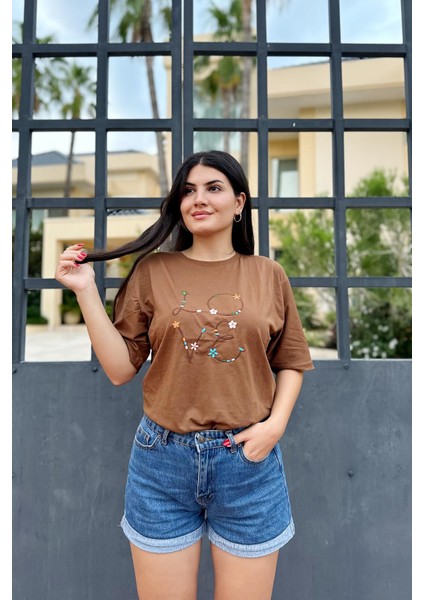 Kahverengi Love Baskı Nakış Desenli Oversize T-Shirt