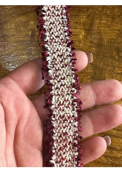 En 2 cm Triko Püsküllü Şerit Dikiş Giyim Aksesuarı (1 Metre) modelleri
