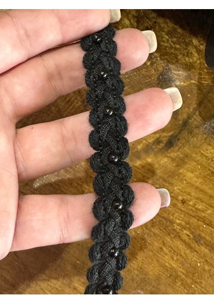 En 1 cm Siyah Boncuklu Triko Şerit Dikiş Giyim Aksesuarı 1 Metre fiyatları