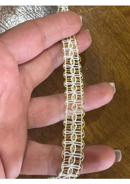 En 1 cm Desen Li Varaklı Şerit Dikiş Giyim Aksesuarı 1 Metre modelleri