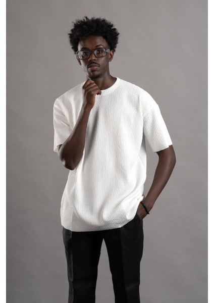 Oversize (Bol Kesim) Kalın Fitilli Bisiklet Yaka Kısa Kol T-Shirt