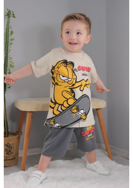 2'li Garfield Baskılı Şortlu Takım