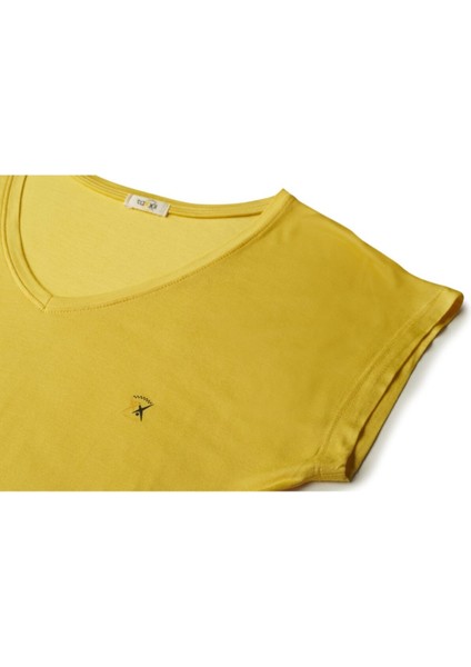 Kadın V Yaka Sarı Basic Tshirt Logo