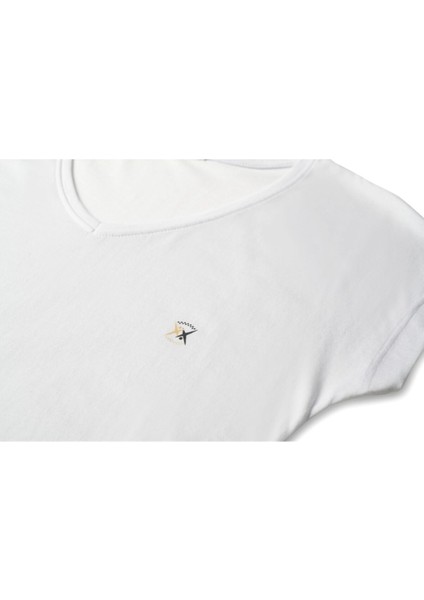Kadın V Yaka Beyaz Basic Tshirt Logo modelleri
