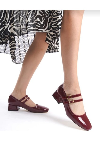 Kadın Rugan Çift Bant Kare Burunlu Kısa Blok Topuklu Ayakkabı