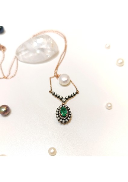 Elmas ve Zümrüt Taşlı Kolye 8 Ayar Altın Hd Videolu modelleri