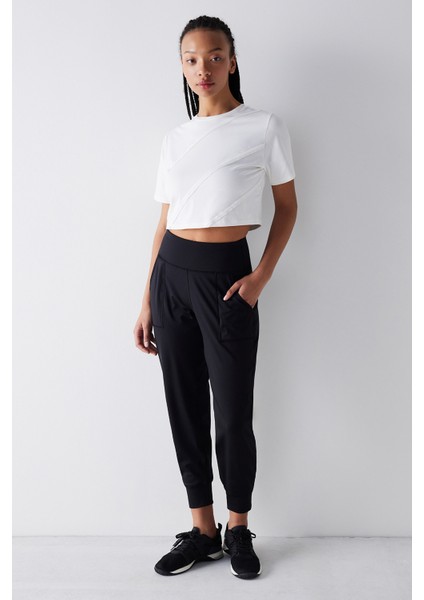 Beyaz Kısa Kollu Dikiş Detaylı Crop Tişört modelleri