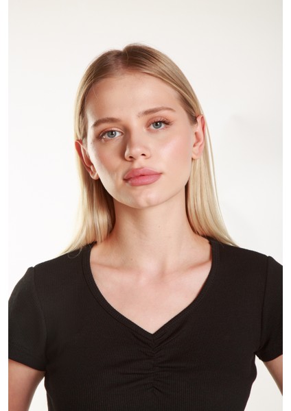 Kadın Siyah Crop Ön Yaka Büzgülü Fitilli Likralı Kollu Atlet Tshirt