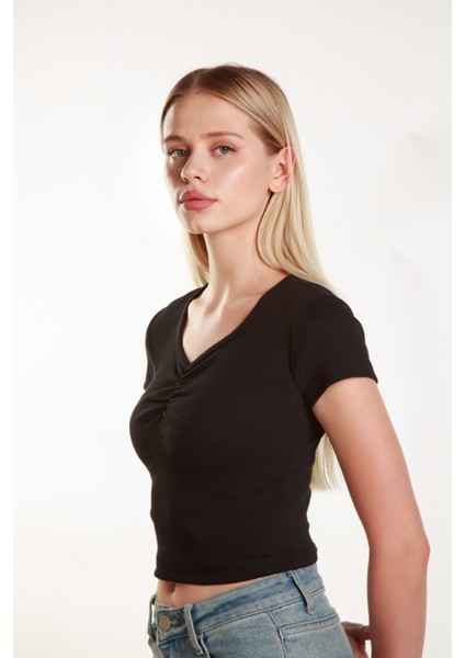 Kadın Siyah Crop Ön Yaka Büzgülü Fitilli Likralı Kollu Atlet Tshirt fırsatları