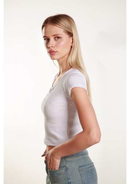 Kadın Beyaz Crop Ön Yaka Büzgülü Fitilli Likralı Kollu Atlet Tshirt indirimleri