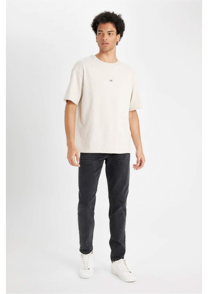%100 Pamuk Comfort Regular Fit Rahat Kesim Bisiklet Yaka Sırt Baskılı Kısa Kollu Tişört C6142AX24AU